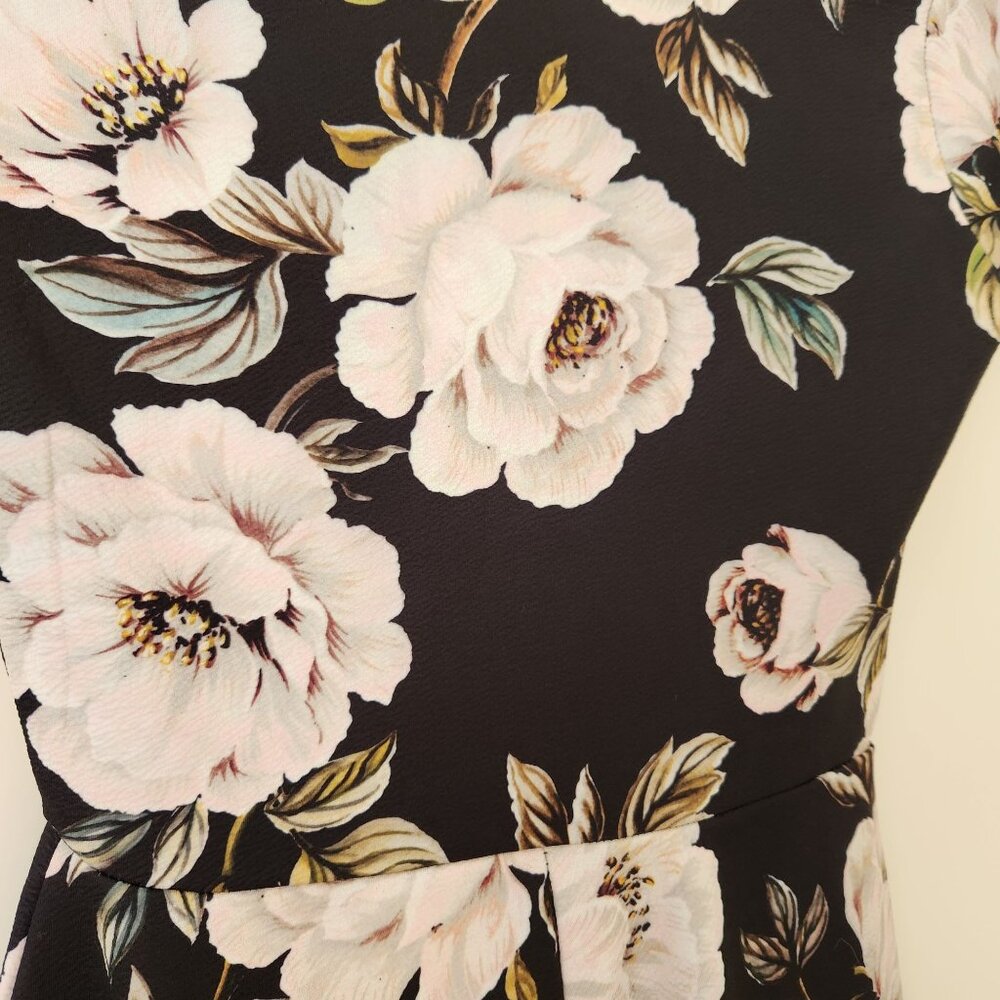 Missguided Cap Sleeve Dark Floral Playsuit Black Summer Romantic Feminine Cute - Picture 6 of 13